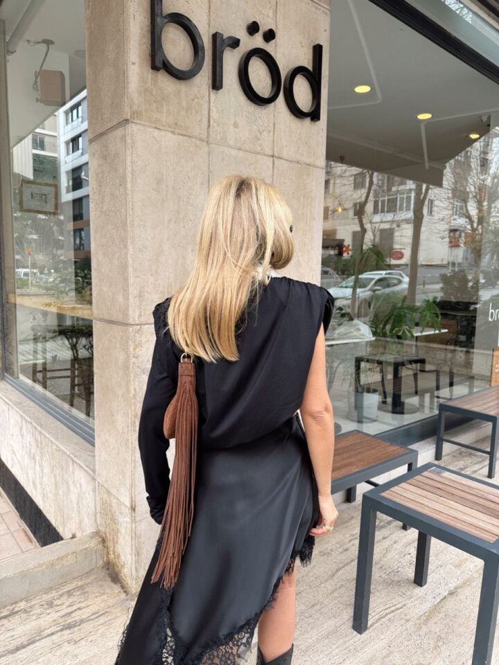 SİYAH MİDİ BOY DANTEL DETAY ETEK