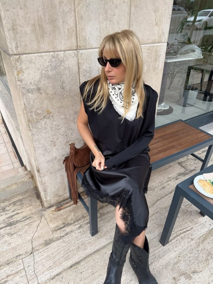 SİYAH MİDİ BOY DANTEL DETAY ETEK