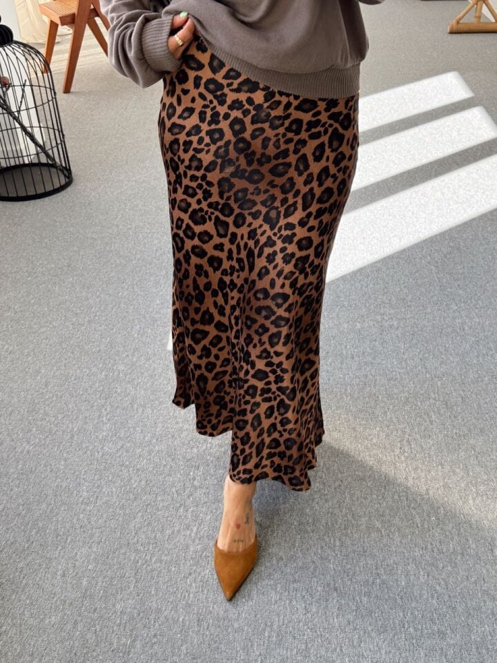 KAHVE LEOPAR DESEN SATEN ETEK