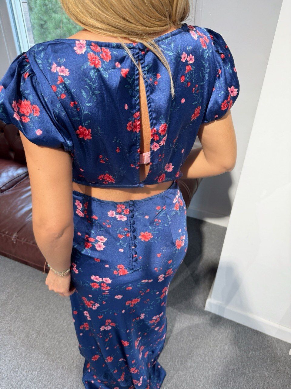 MAVİ ÇİÇEK DESENLİ İPEK SATEN İTHAL ELBİSE