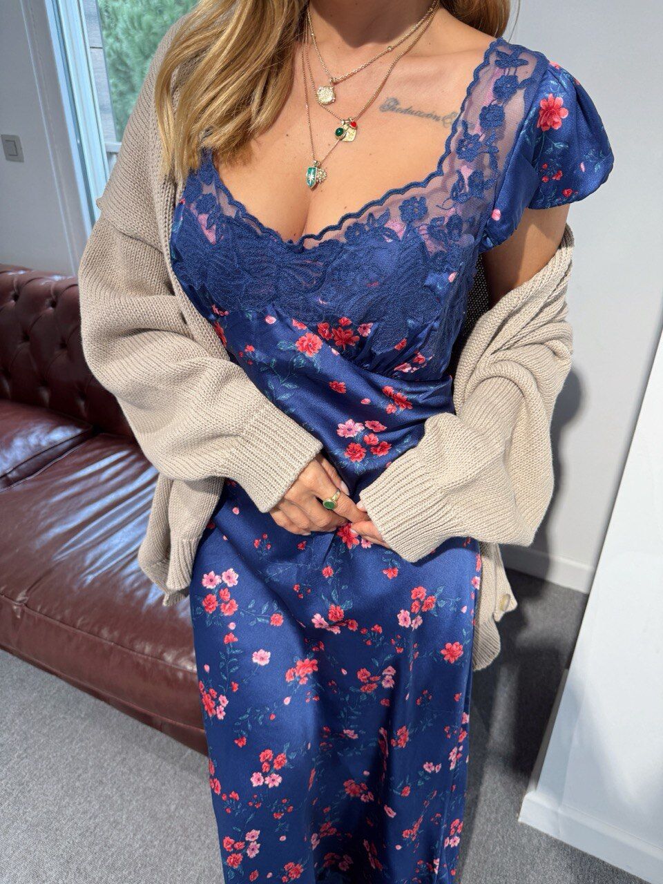 MAVİ ÇİÇEK DESENLİ İPEK SATEN İTHAL ELBİSE