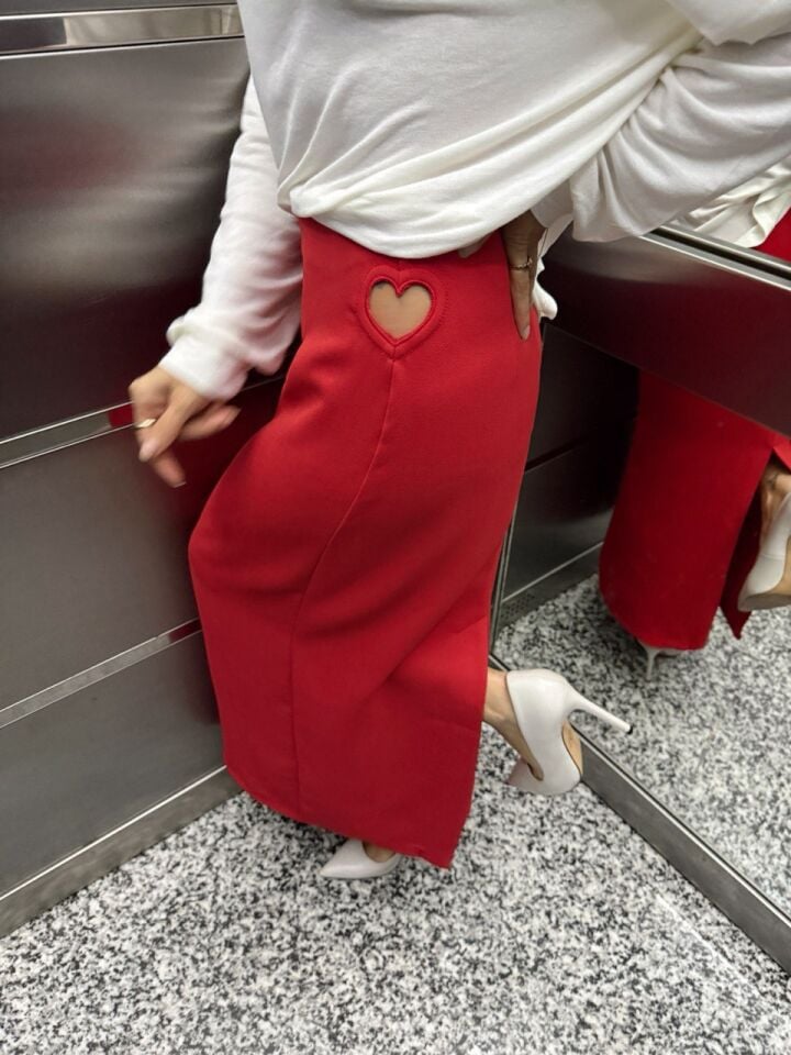 KIRMIZI KALP DEKOLTELİ KREP ETEK ♡