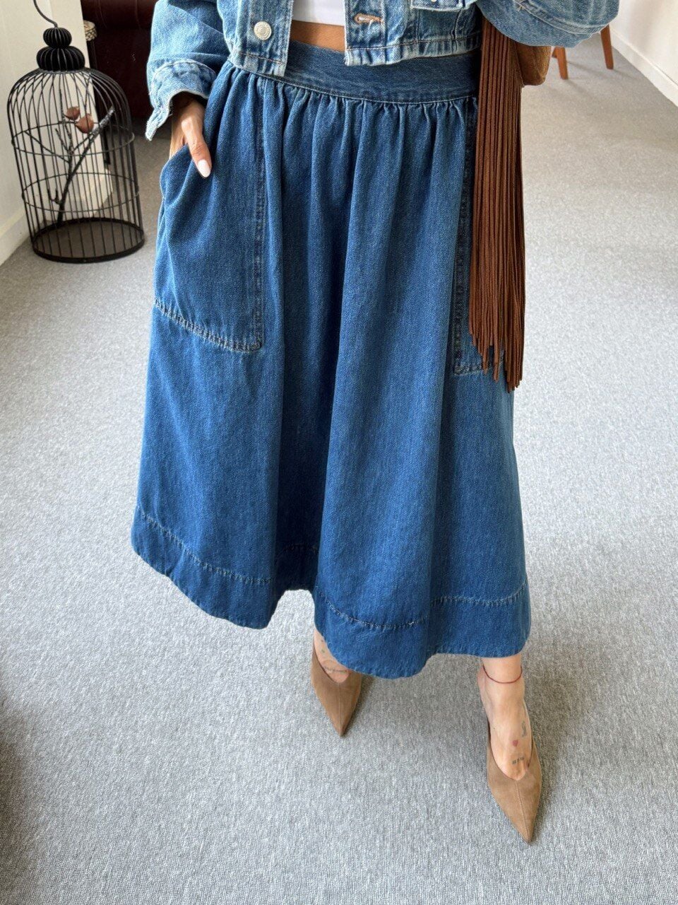 BEL LASTİKLİ YAN CEPLİ MİDİ BOY DENIM ETEK