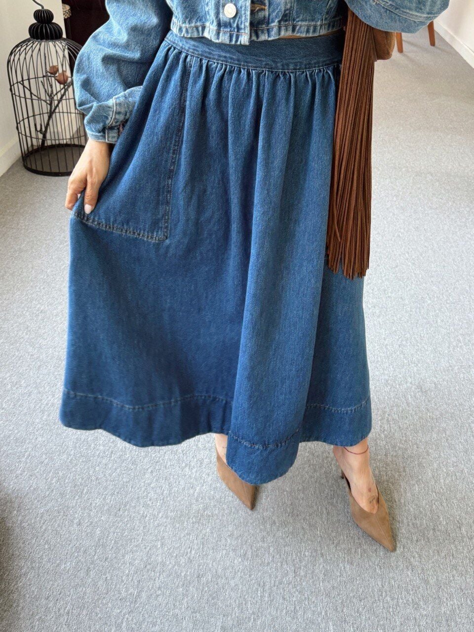 BEL LASTİKLİ YAN CEPLİ MİDİ BOY DENIM ETEK