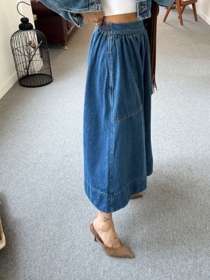 BEL LASTİKLİ YAN CEPLİ MİDİ BOY DENIM ETEK