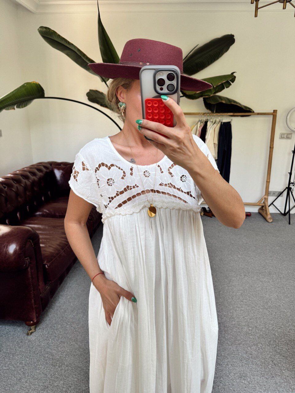 BEYAZ ASTARLI SIRT DETAY İTHAL ELBİSE