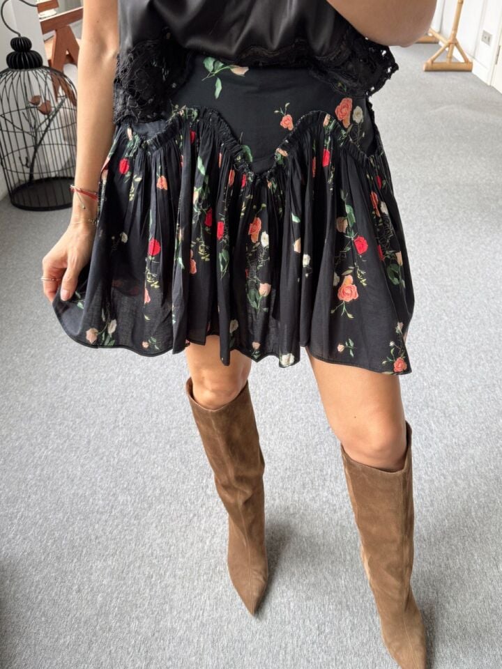 SİYAH ASİMETRİK DESENLİ İTHAL ŞORT ETEK