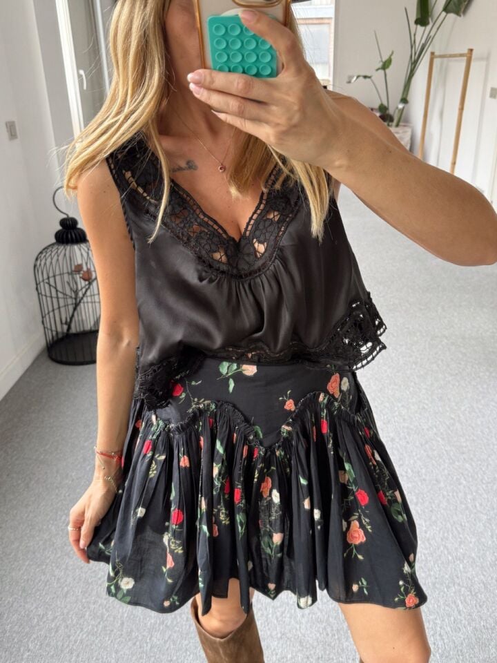 SİYAH ASİMETRİK DESENLİ İTHAL ŞORT ETEK