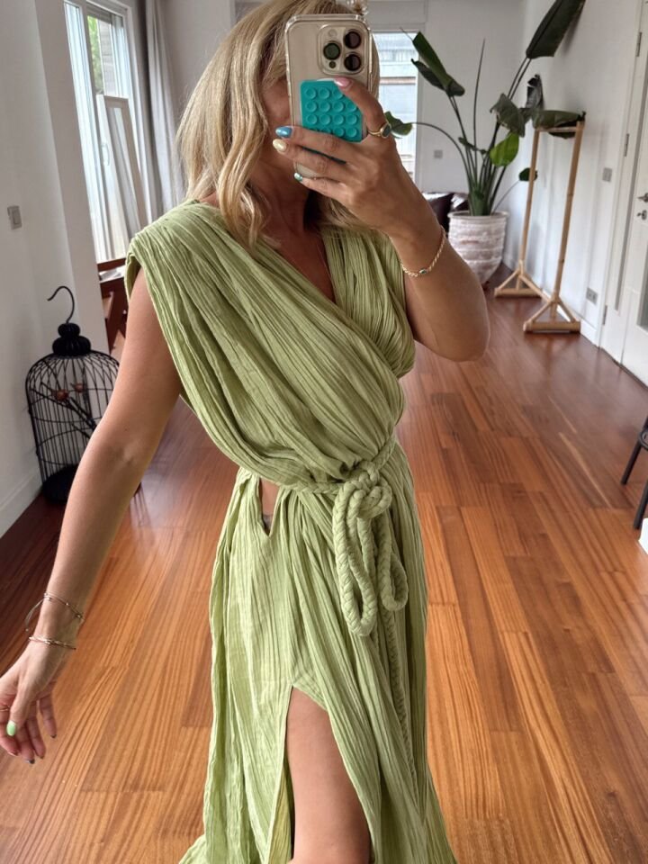 YEŞİL KOLSUZ OGANİK KUMAŞ İTHAL ELBİSE