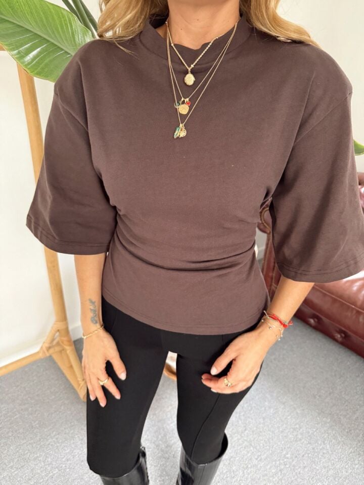 KAHVE VATKALI BELE OTURMALI TASARIM TSHIRT