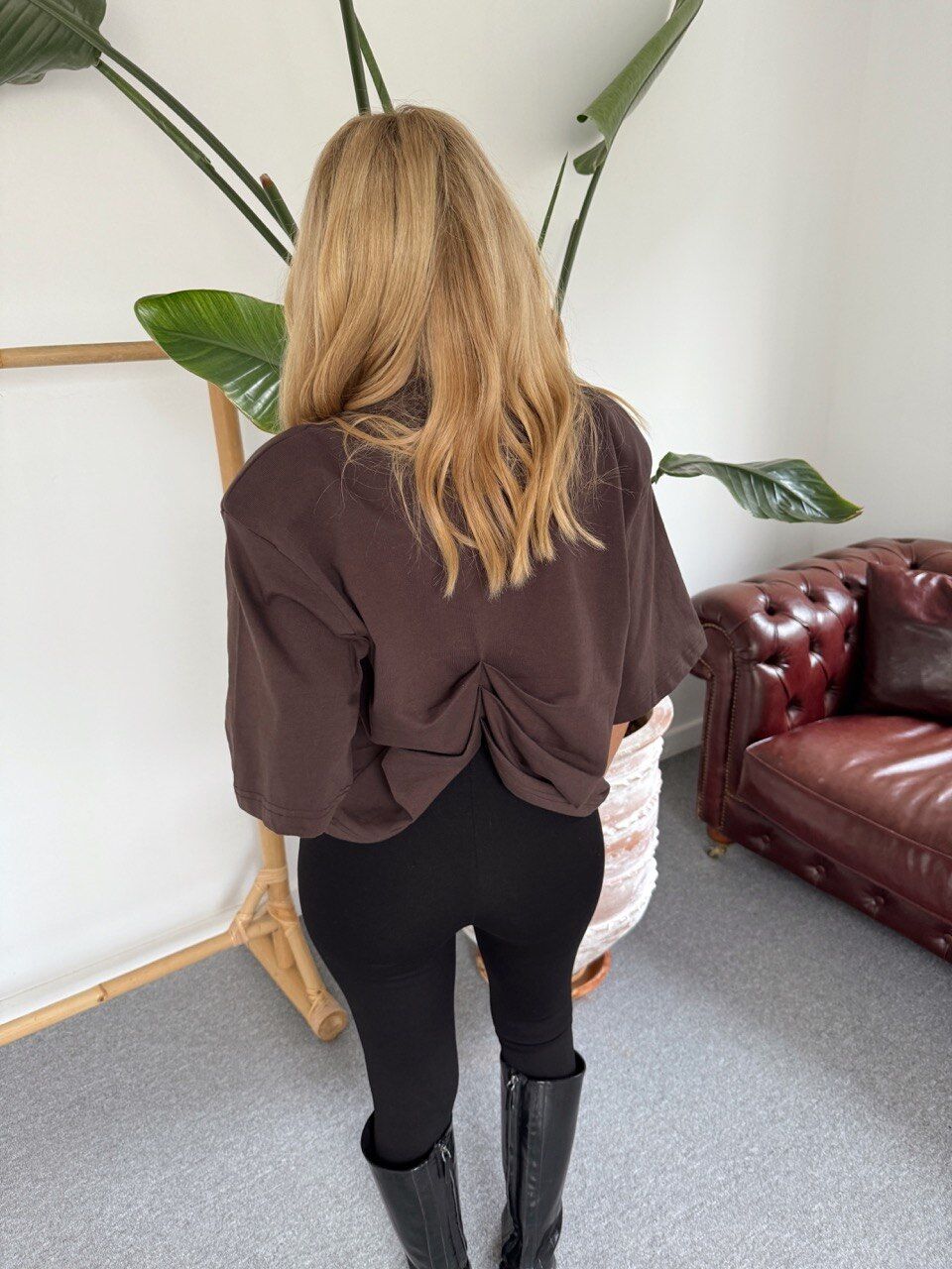 KAHVE VATKALI BELE OTURMALI TASARIM TSHIRT