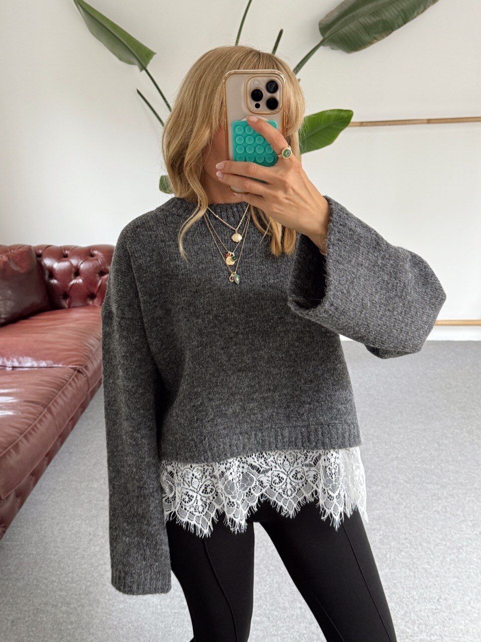 GRİ DANTEL DETAY KAZAK