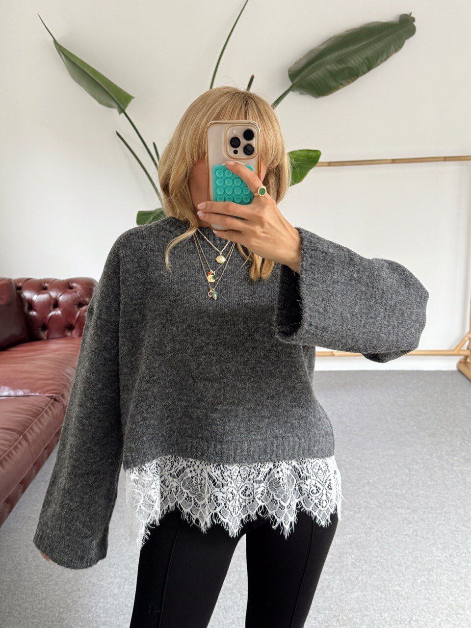 GRİ DANTEL DETAY KAZAK