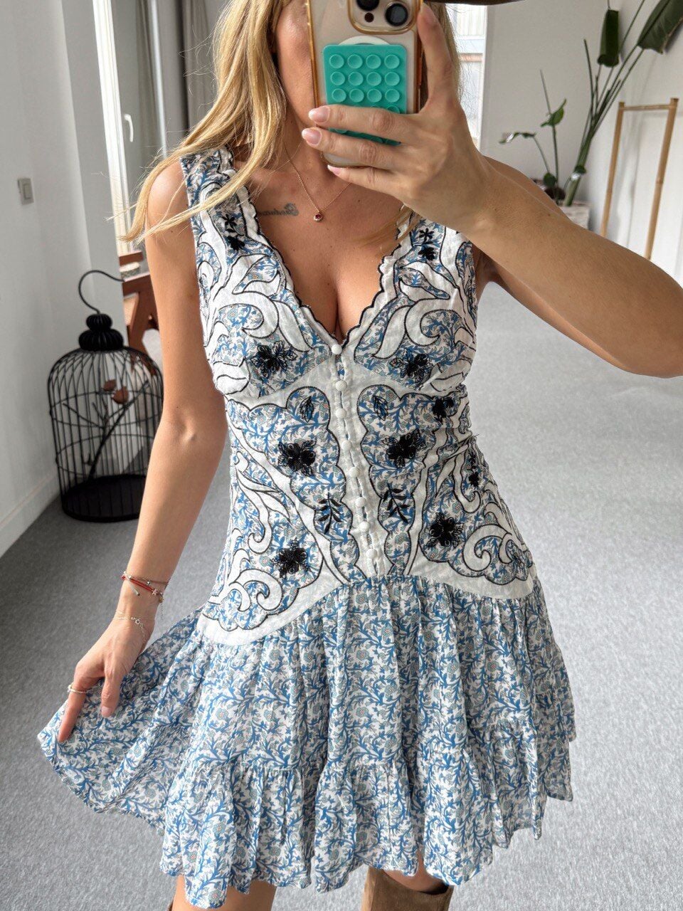 MAVİ ÇİÇEK DESEN VOLANLI İTHAL ELBİSE