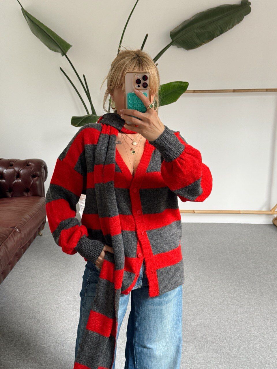 ANTRASİT-KIRMIZI ATKILI HIRKA