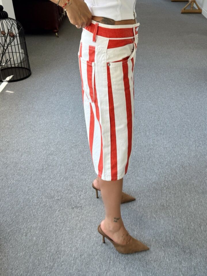 KIRMIZI ÇİZGİLİ BERMUDA JEAN