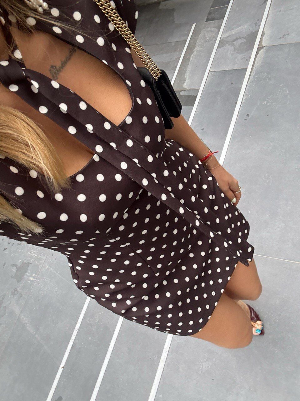 KAHVE PUANTİYE DESEN İÇİ ŞORTLU ELBİSE