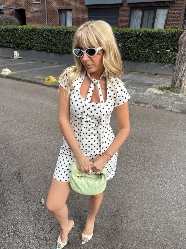 BEYAZ PUANTİYE DESEN İÇİ ŞORTLU ELBİSE