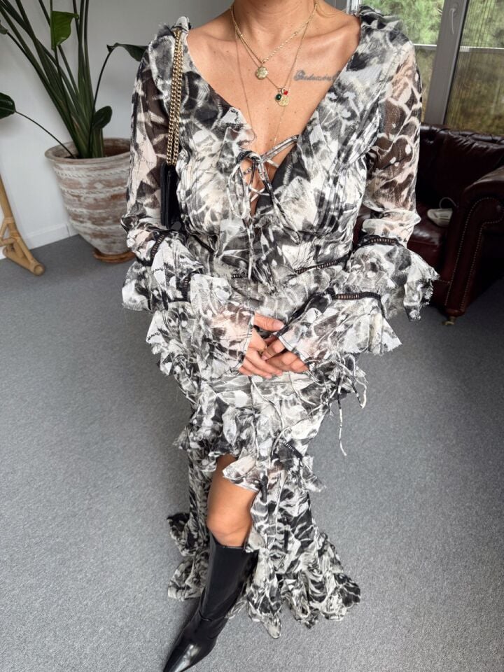 DESENLİ PENCERE DETAY İTHAL ELBİSE