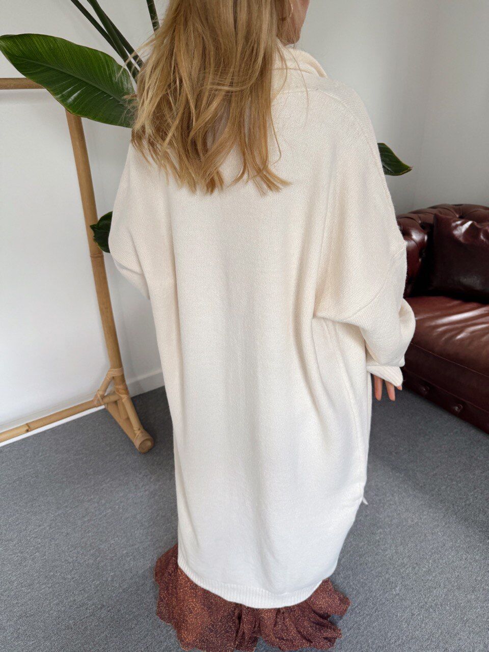 KREM ÖNÜ AÇIK ŞAL YAKA HIRKA