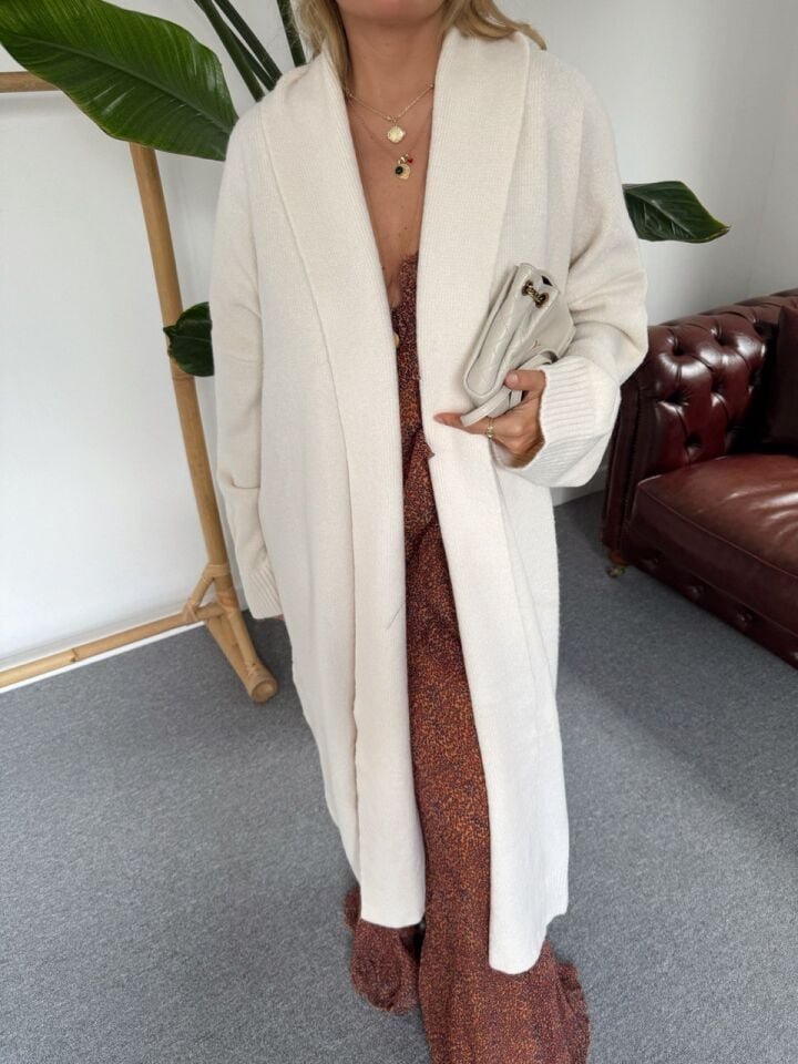 KREM ÖNÜ AÇIK ŞAL YAKA HIRKA