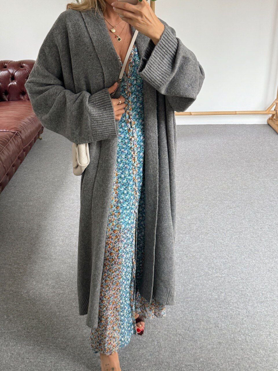 GRİ ÖNÜ AÇIK ŞAL YAKA HIRKA