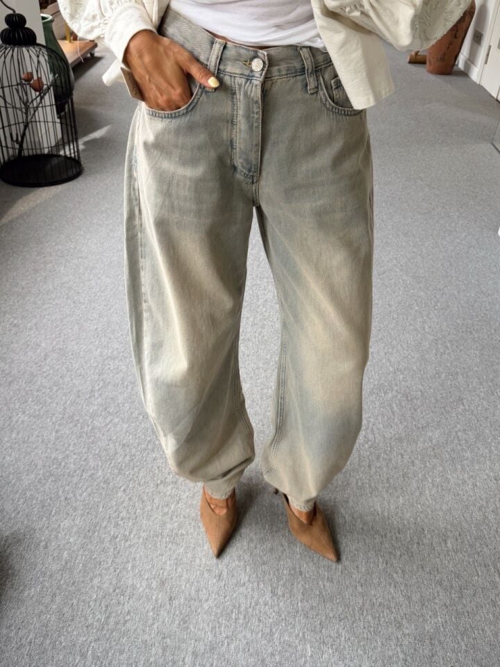 AÇIK MAVİ ESKİTİLMİŞ BARREL JEAN