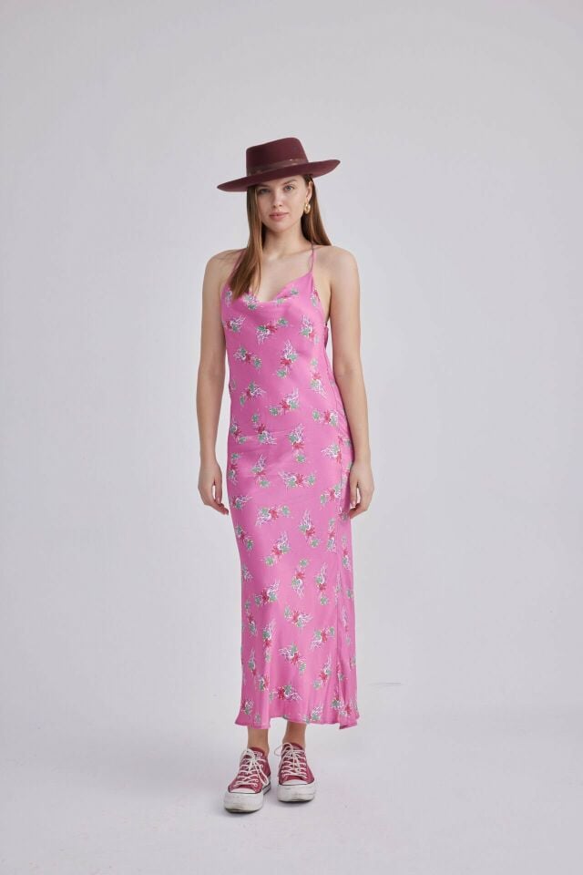PEMBE ÇİÇEK DESEN SATEN ELBİSE