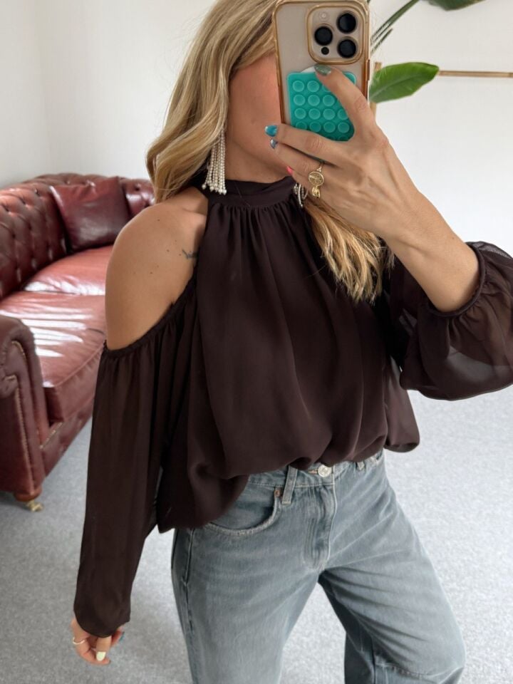 KAHVE ŞİFON OMUZ DETAYLI BLUZ KAHVE
