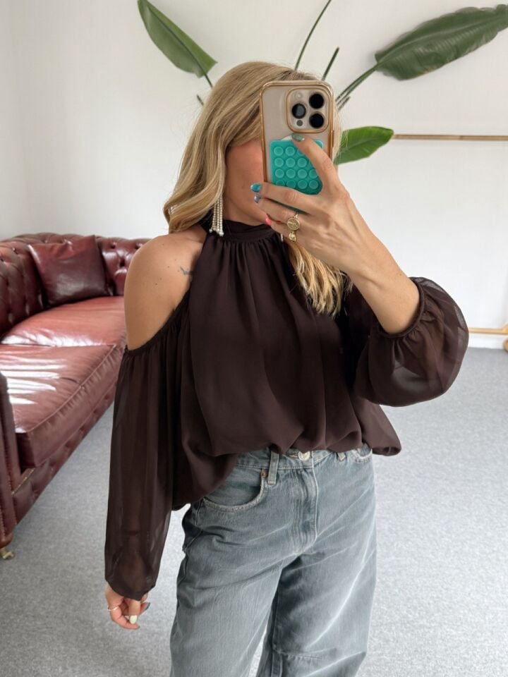 KAHVE ŞİFON OMUZ DETAYLI BLUZ KAHVE