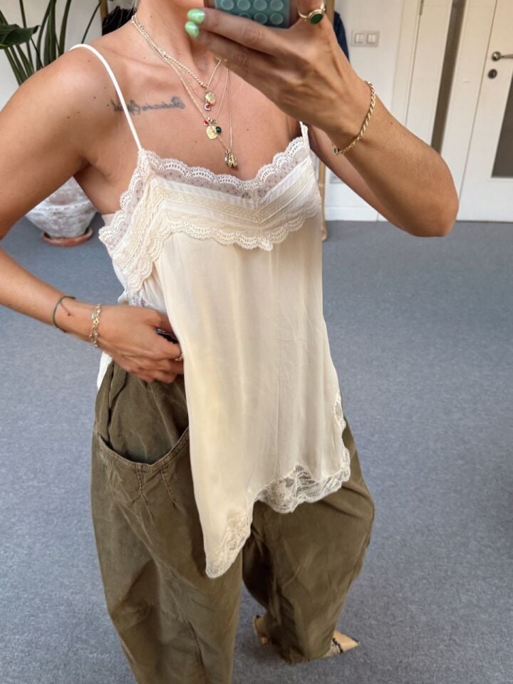 KREM DANTELLİ İTHAL KAMİSOL TOP