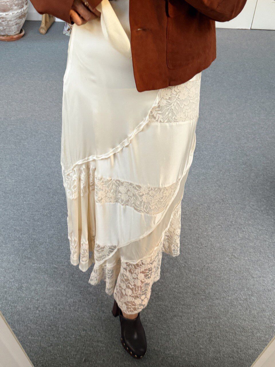 KREM DANTEL PARÇALI SATEN İTHAL ETEK