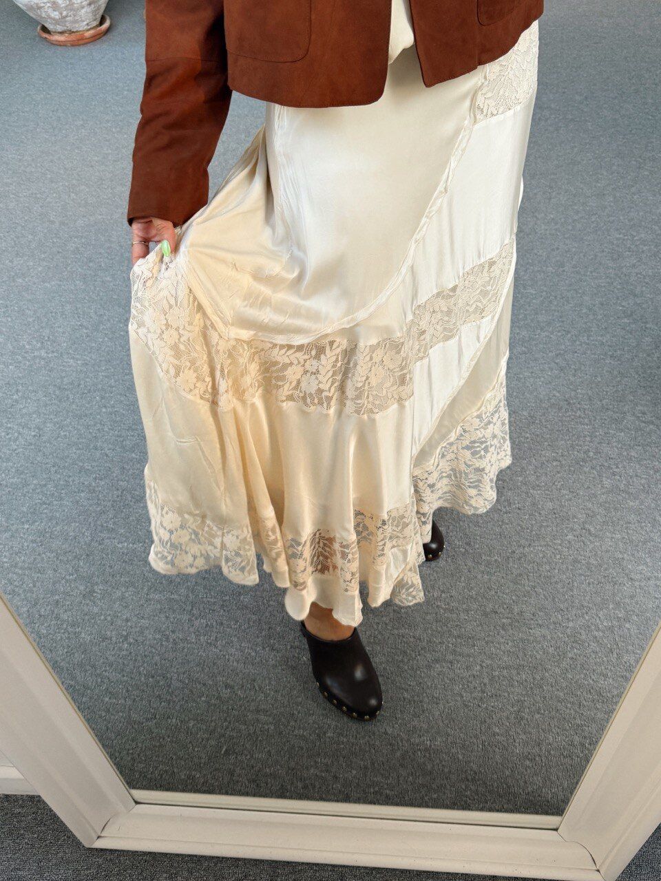 KREM DANTEL PARÇALI SATEN İTHAL ETEK