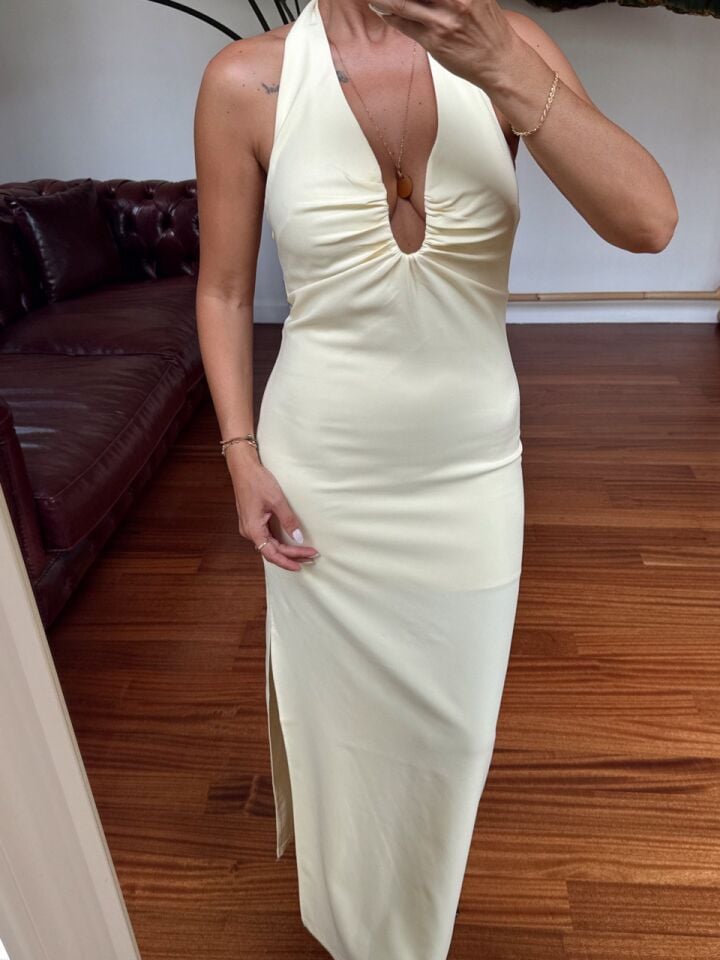 SARI SIRT DEKOLTELİ YIRTMAÇ DETAY ELBİSE