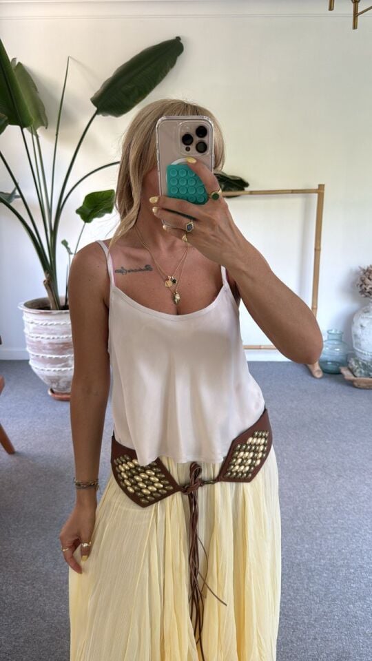 EKRU ASKILI SATEN BLUZ