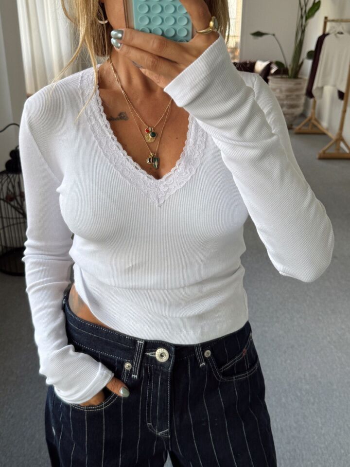BEYAZ YAKA DANTELLİ BLUZ