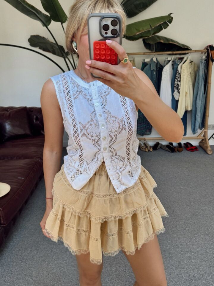 BEYAZ KOLSUZ İŞLEMELİ İTHAL BLUZ