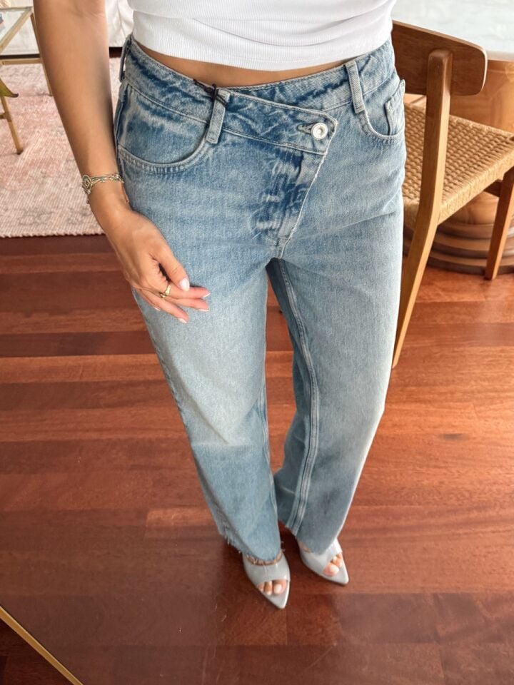 MAVİ ÇAPRAZ KEMERLİ STRAİGHT JEAN