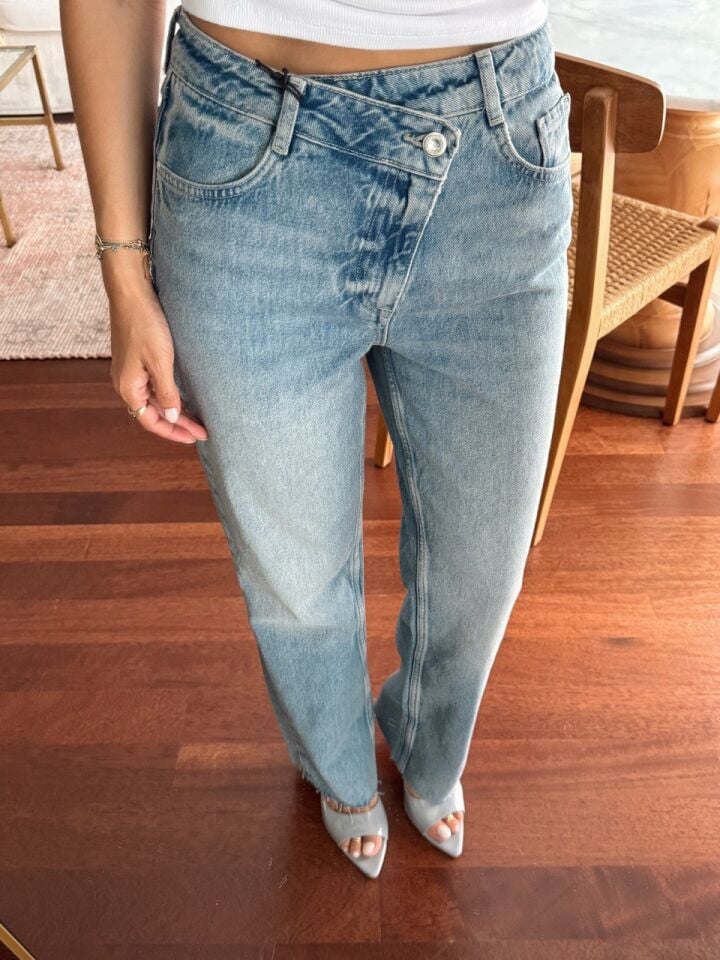 MAVİ ÇAPRAZ KEMERLİ STRAİGHT JEAN