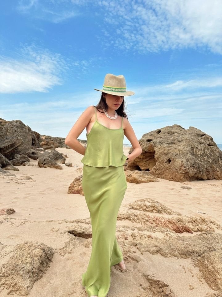 YEŞİL ASKILI SATEN BLUZ
