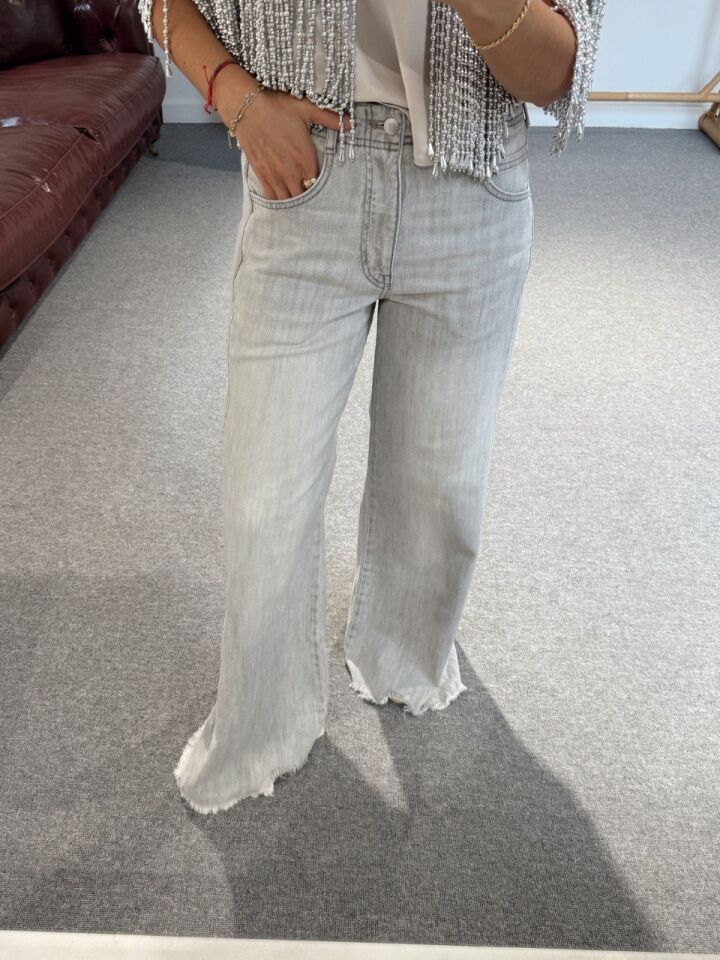 GRİ PAÇASI KESİK RAHAT KESİM JEAN