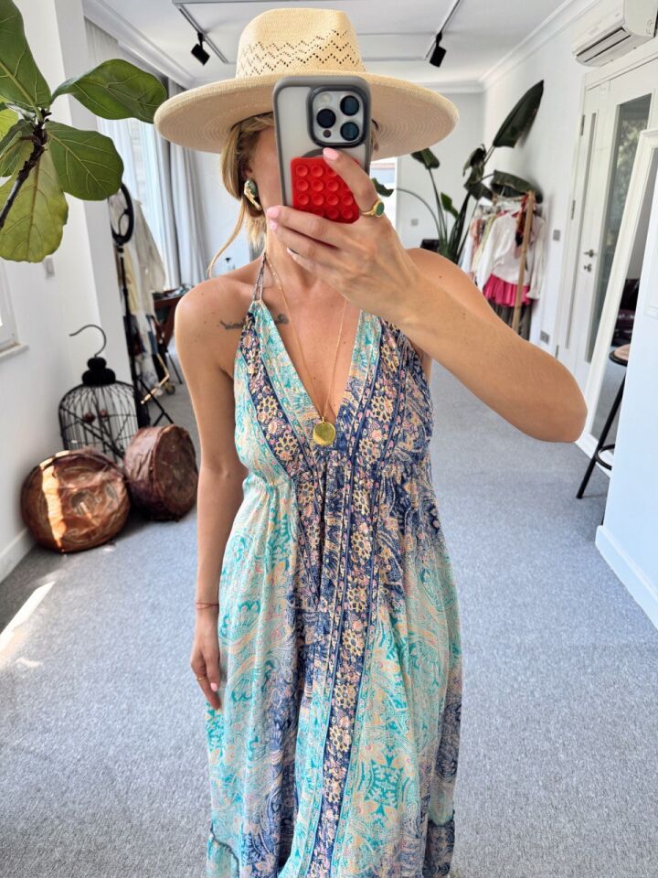 MAVİ DESENLİ SIRT DEKOLTELİ İTHAL ELBİSE