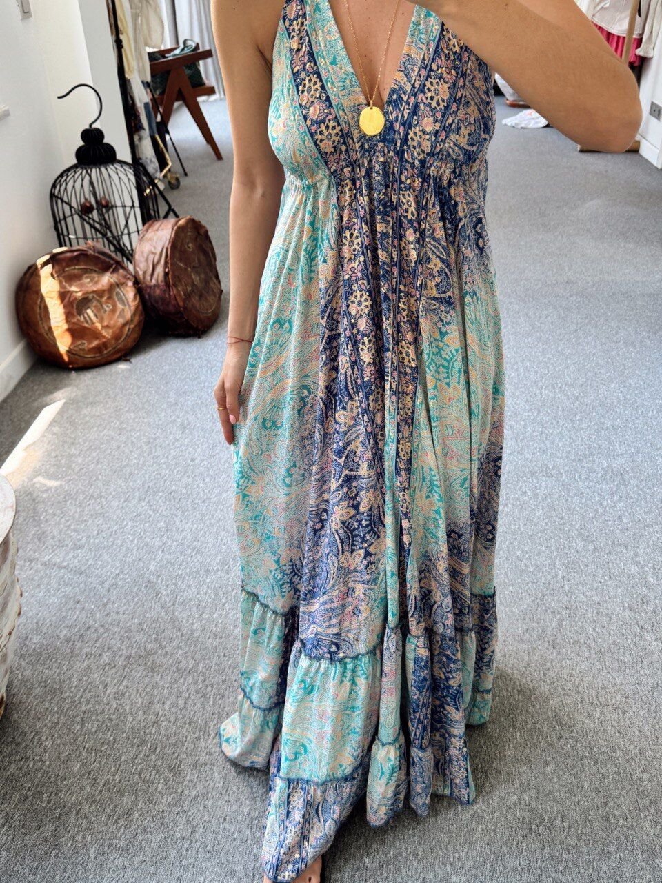 MAVİ DESENLİ SIRT DEKOLTELİ İTHAL ELBİSE