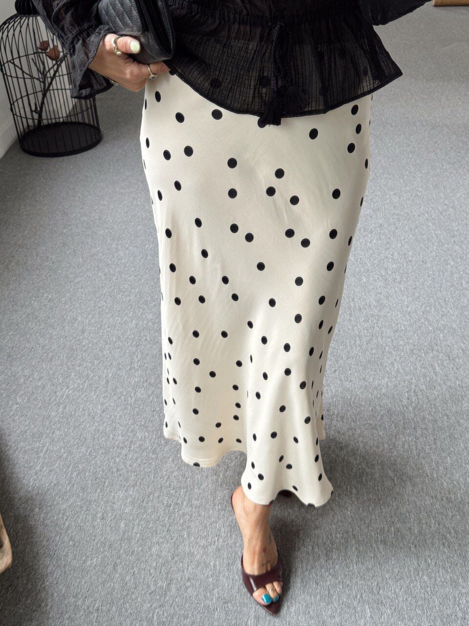 KREM-SİYAH PUANTİYE DESEN SATEN ETEK