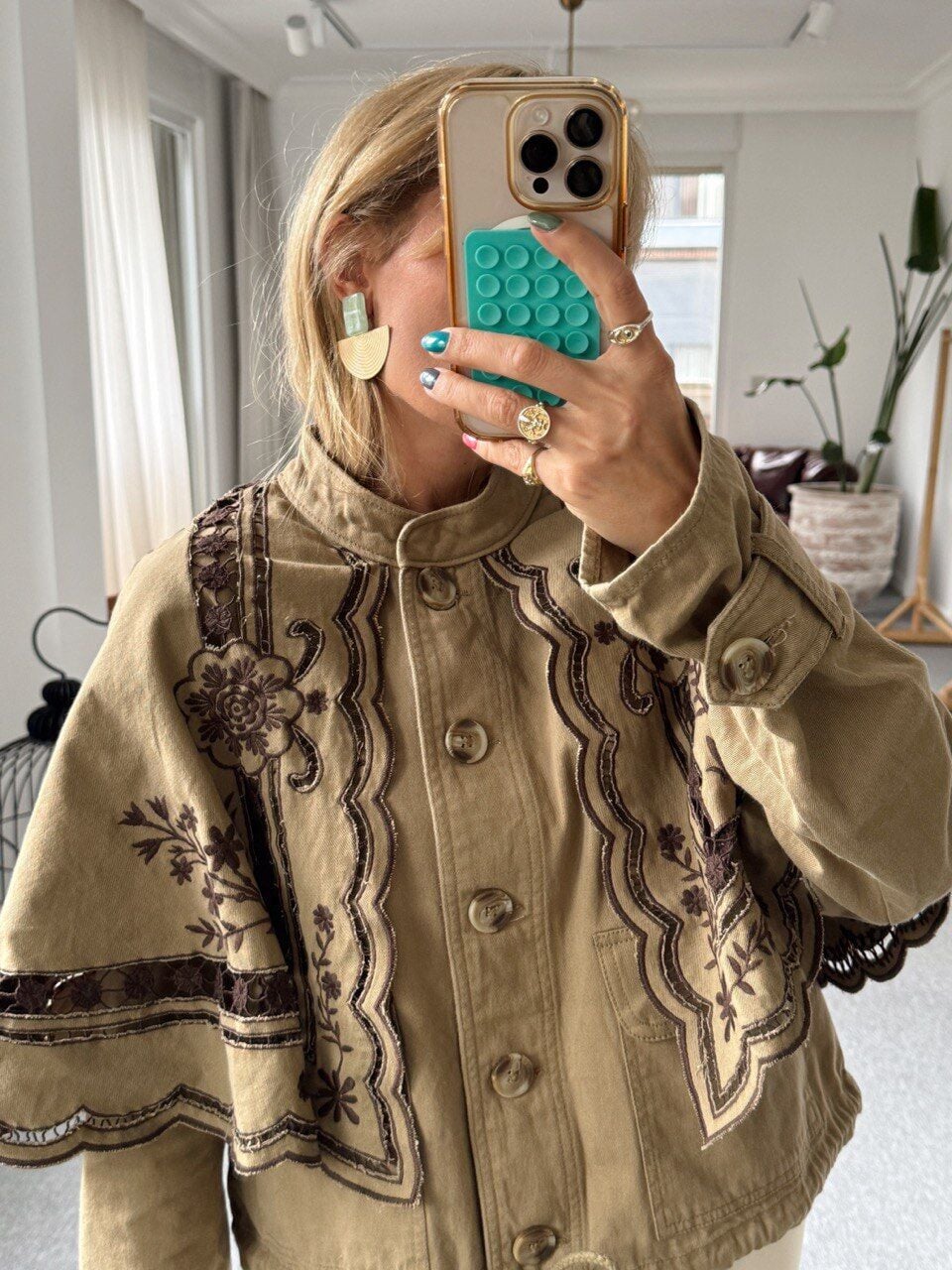 AURA YEŞİL DETAYLI GOLD KÜPE