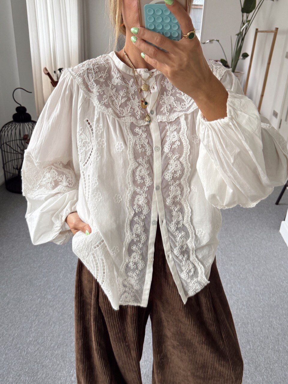 PAMUKLU GÜPÜR İŞLEMELİ İTHAL BLUZ