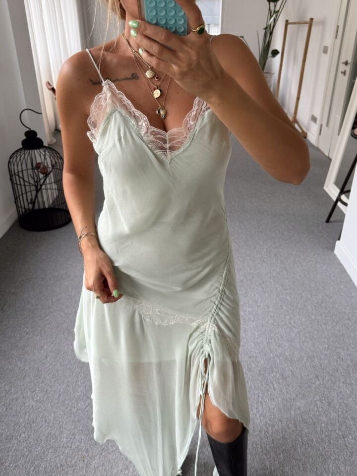 SU YEŞİLİ ASKILI İTHAL ELBİSE