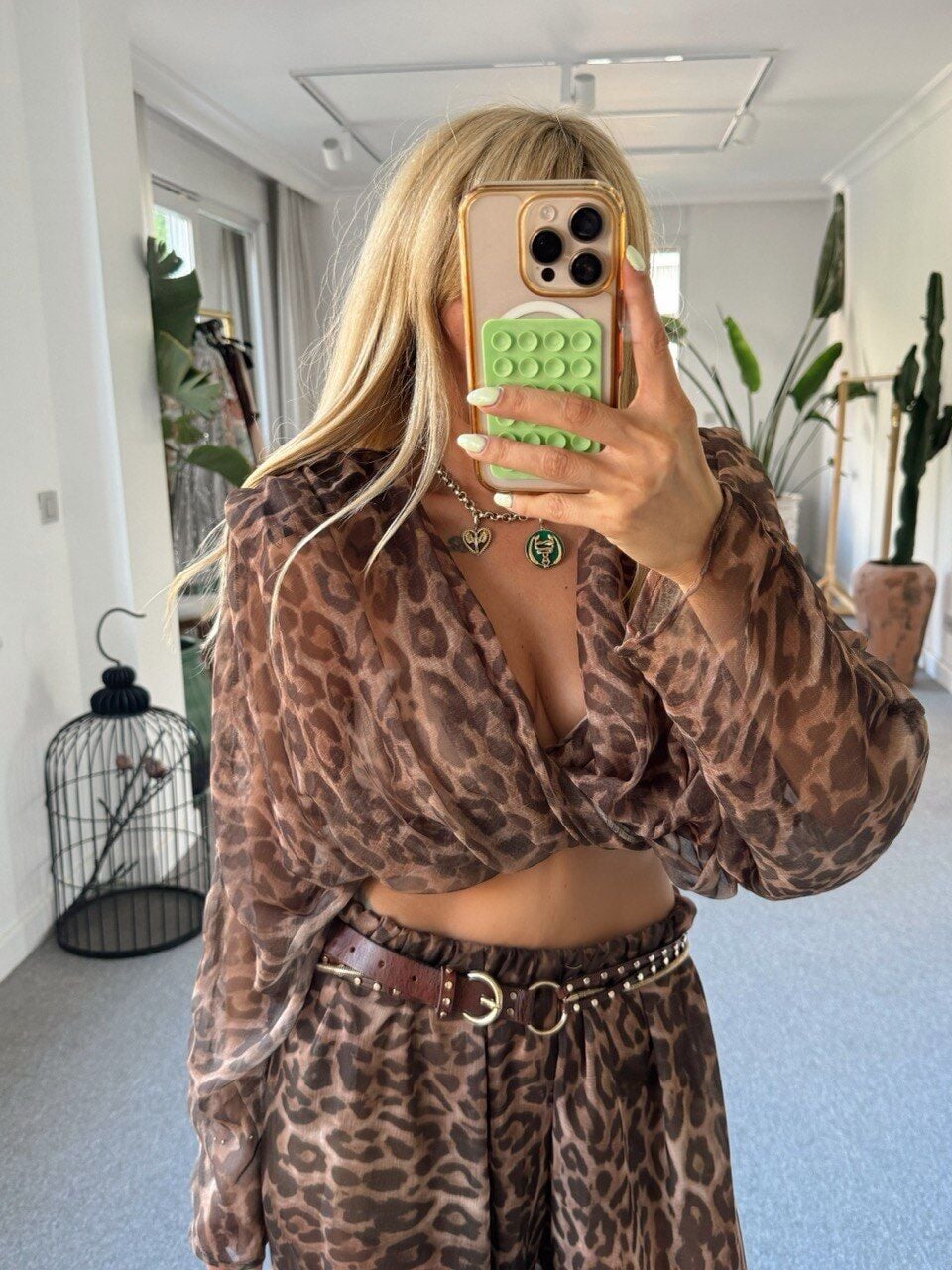 LEOPAR DESEN VATKALI KRUVAZE ŞİFON BLUZ