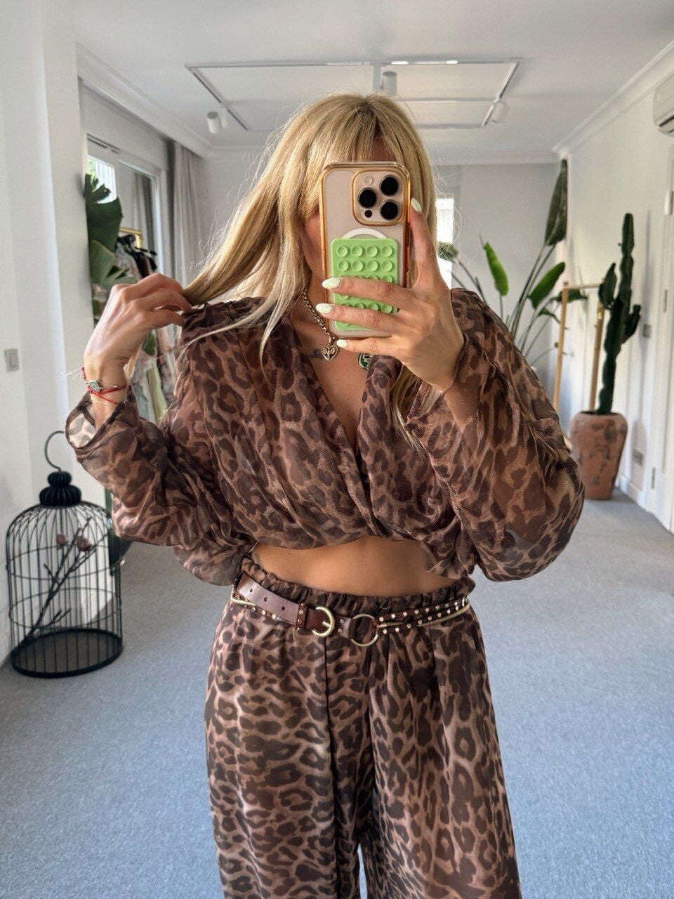 LEOPAR DESEN VATKALI KRUVAZE ŞİFON BLUZ