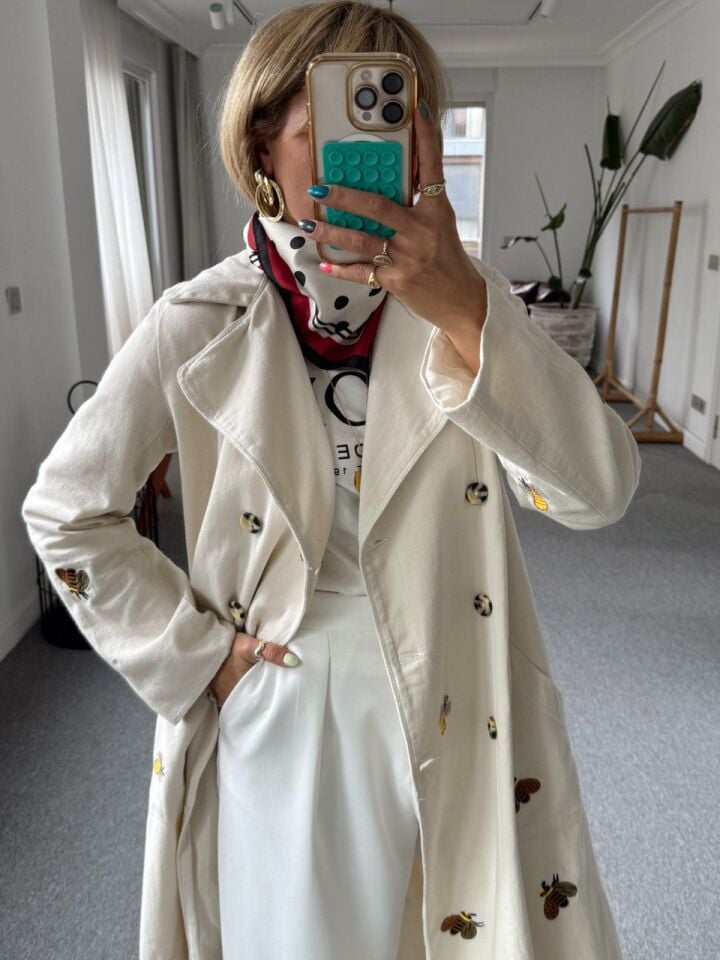 ARI NAKIŞLI İTHAL ASTARLI BEBE YAKA TRENÇKOT